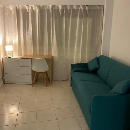 A Modern Recently Renovated, 7 Min To شقة