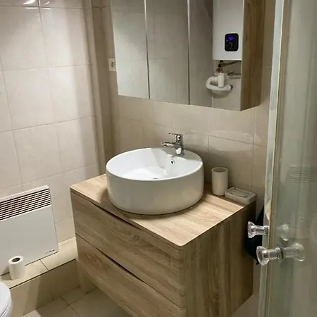 شقة A Modern Recently Renovated, 7 Min To *