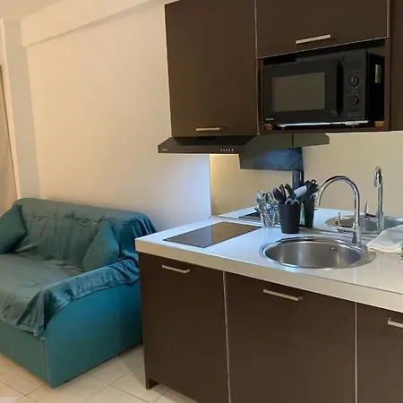 شقة A Modern Recently Renovated, 7 Min To نيس
